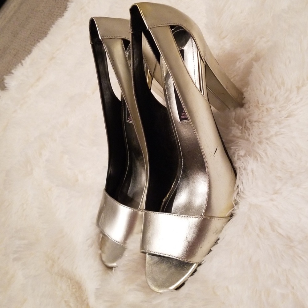 Shoe - Picture 3 of 4